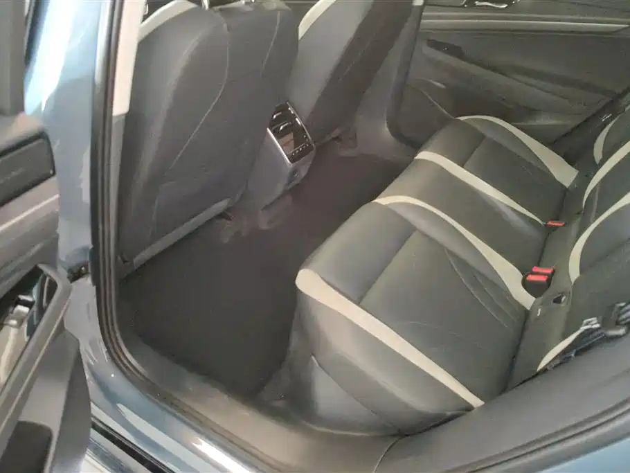 VOLKSWAGEN ID.7 VIZZION