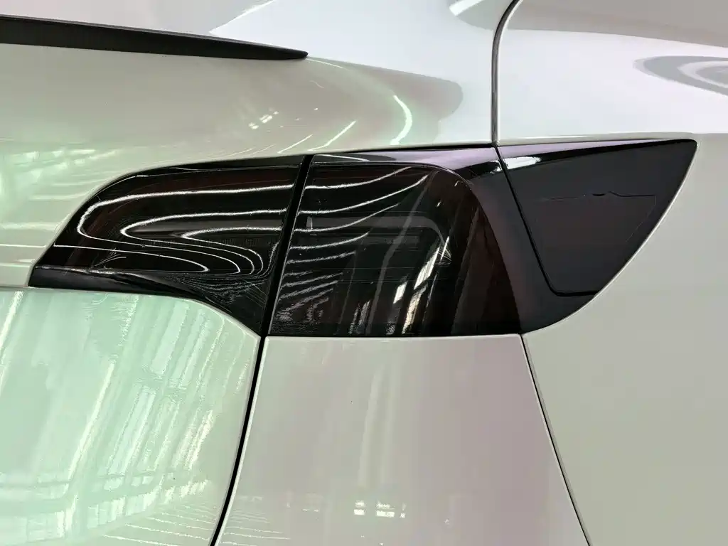 Tesla Model Y — миниатюра 26