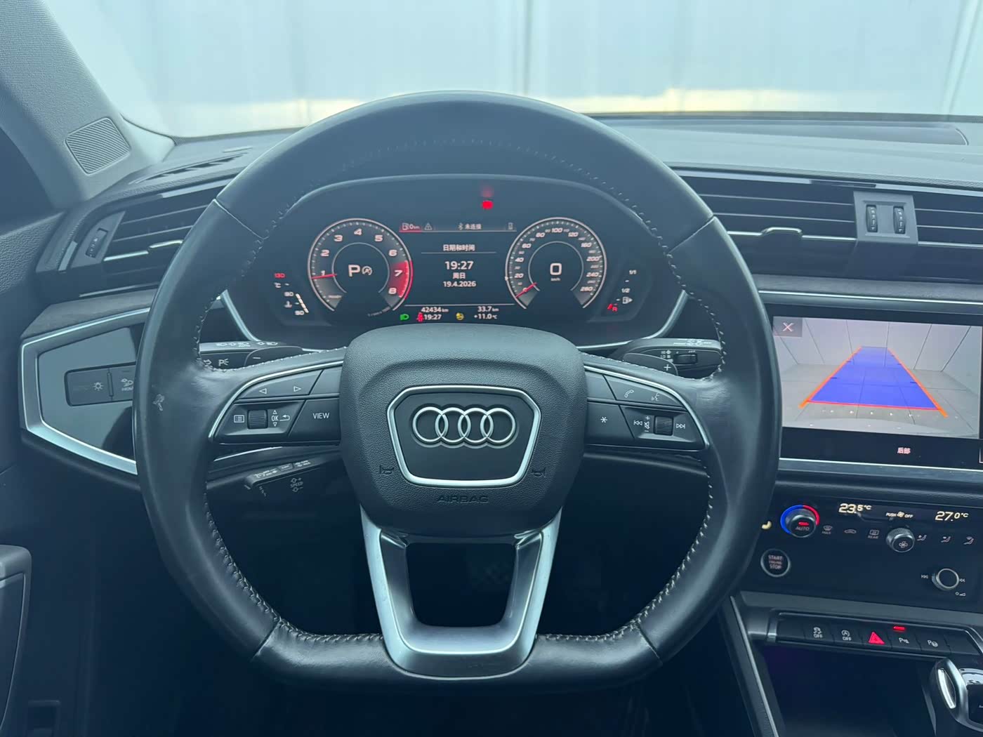 Audi Q3 1.4 л 2022 г. Белый, пробег 42000 км