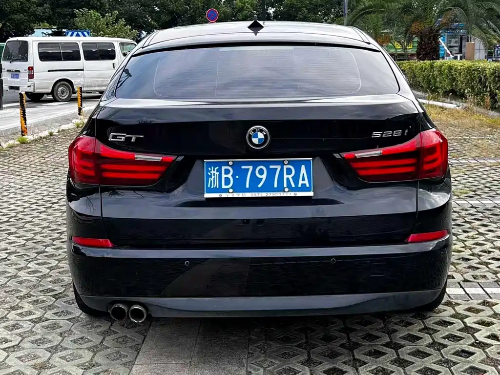 BMW 5 Series GT — миниатюра 5