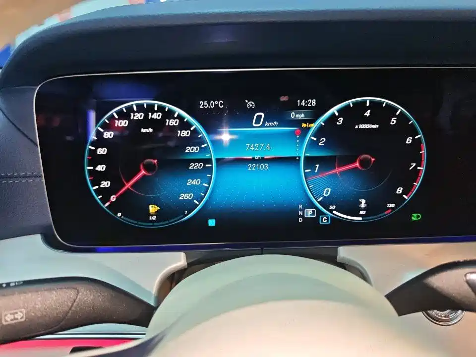 Mercedes-Benz E-Class (Import) — миниатюра 8