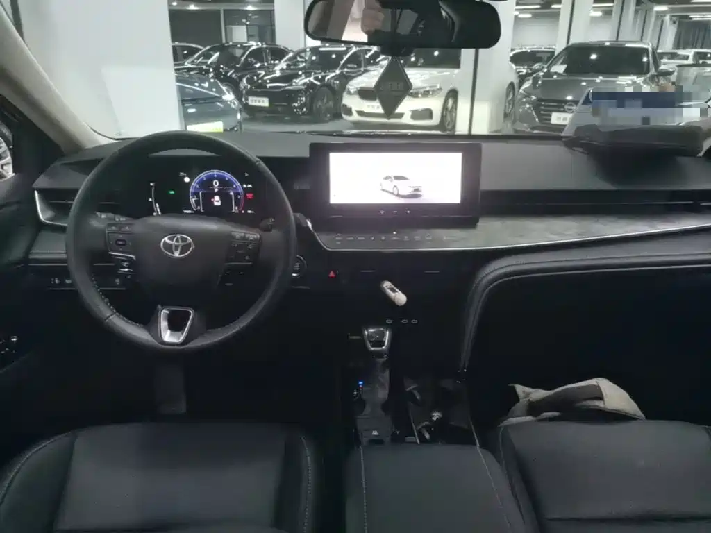 Toyota Camry — миниатюра 10