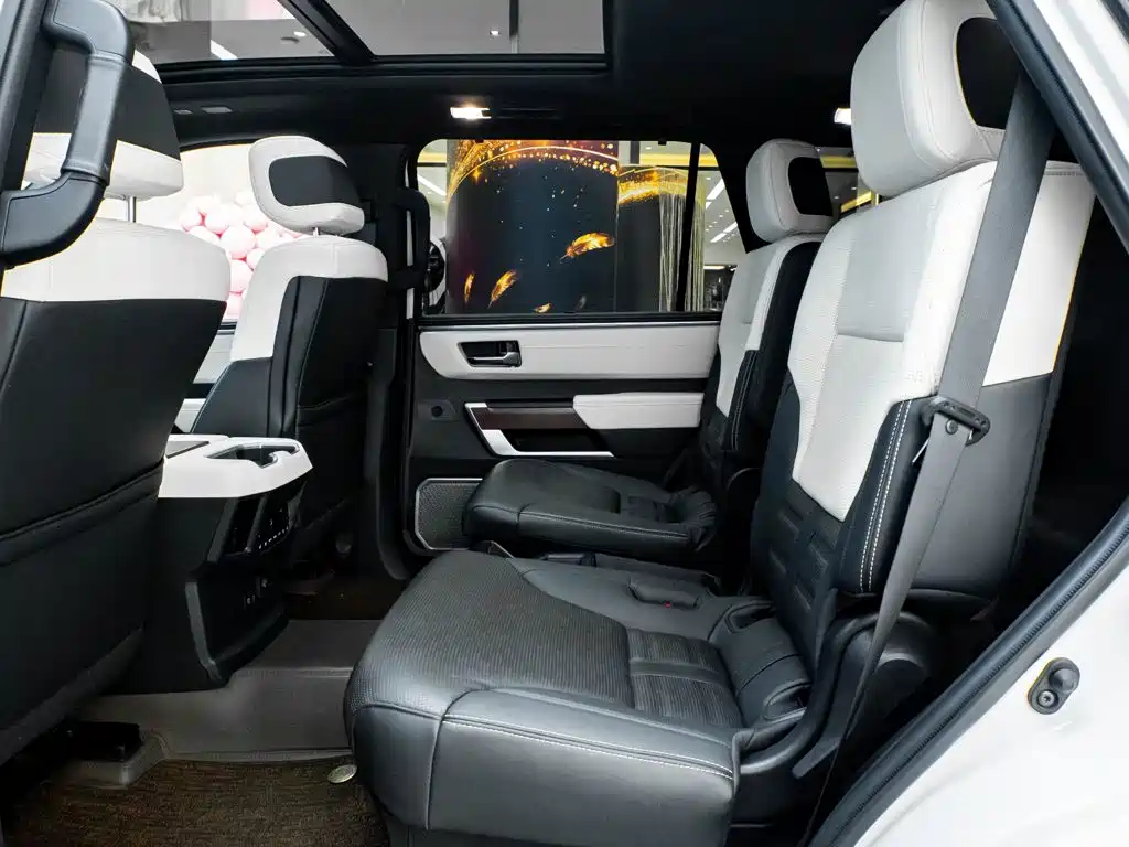 Toyota Sequoia — миниатюра 33