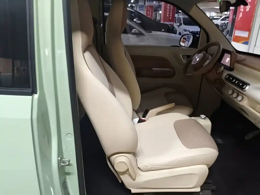 Wuling MINIEV — миниатюра 25