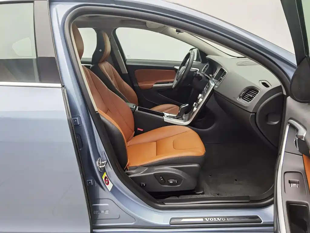Volvo S60 — миниатюра 23