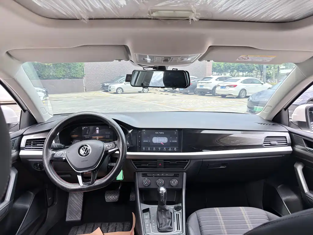 Volkswagen Lavida — миниатюра 5