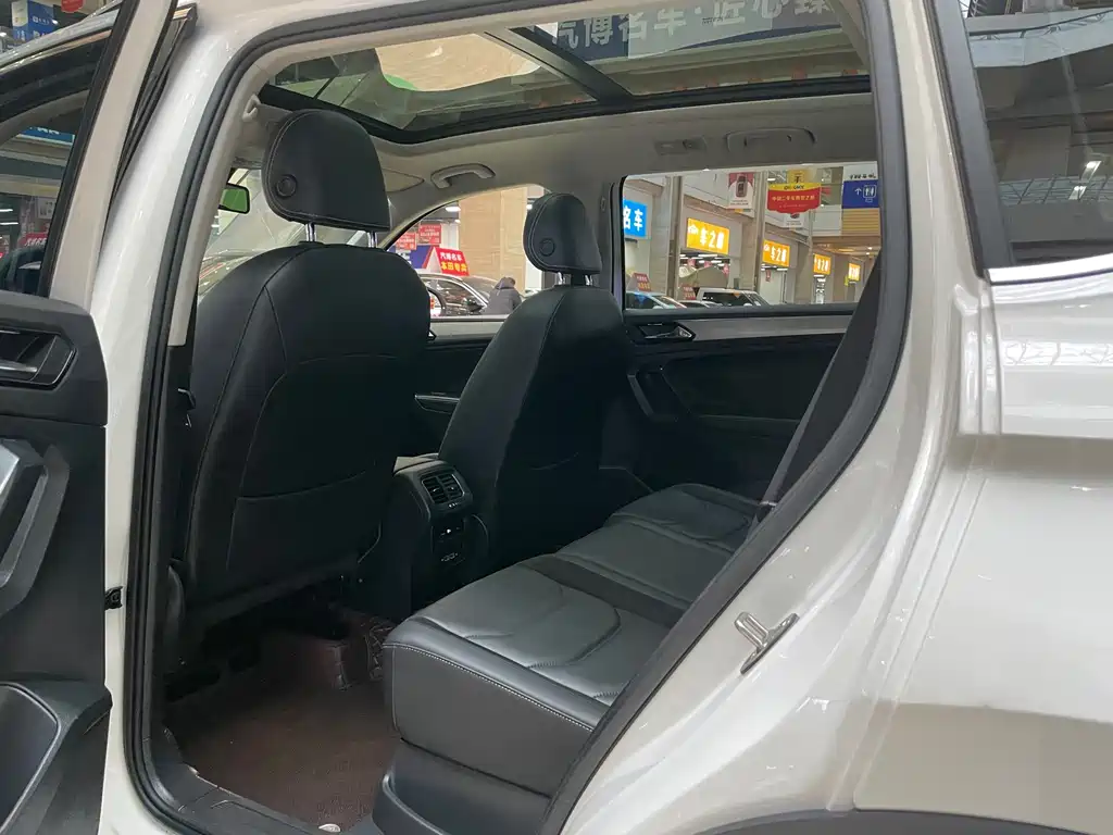 Volkswagen Tiguan L — миниатюра 12