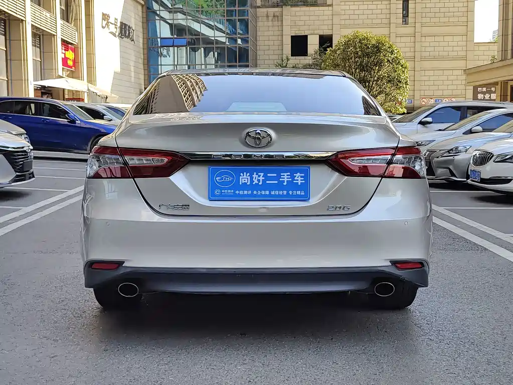 Toyota Camry — миниатюра 5