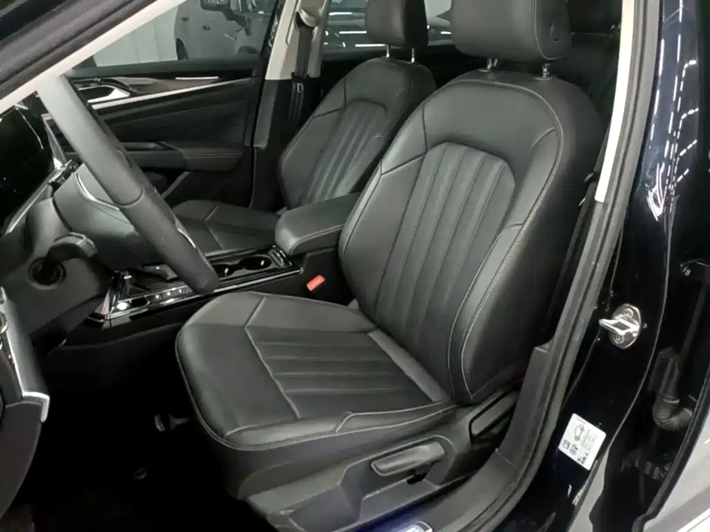 Volkswagen Passat PHEV — миниатюра 15