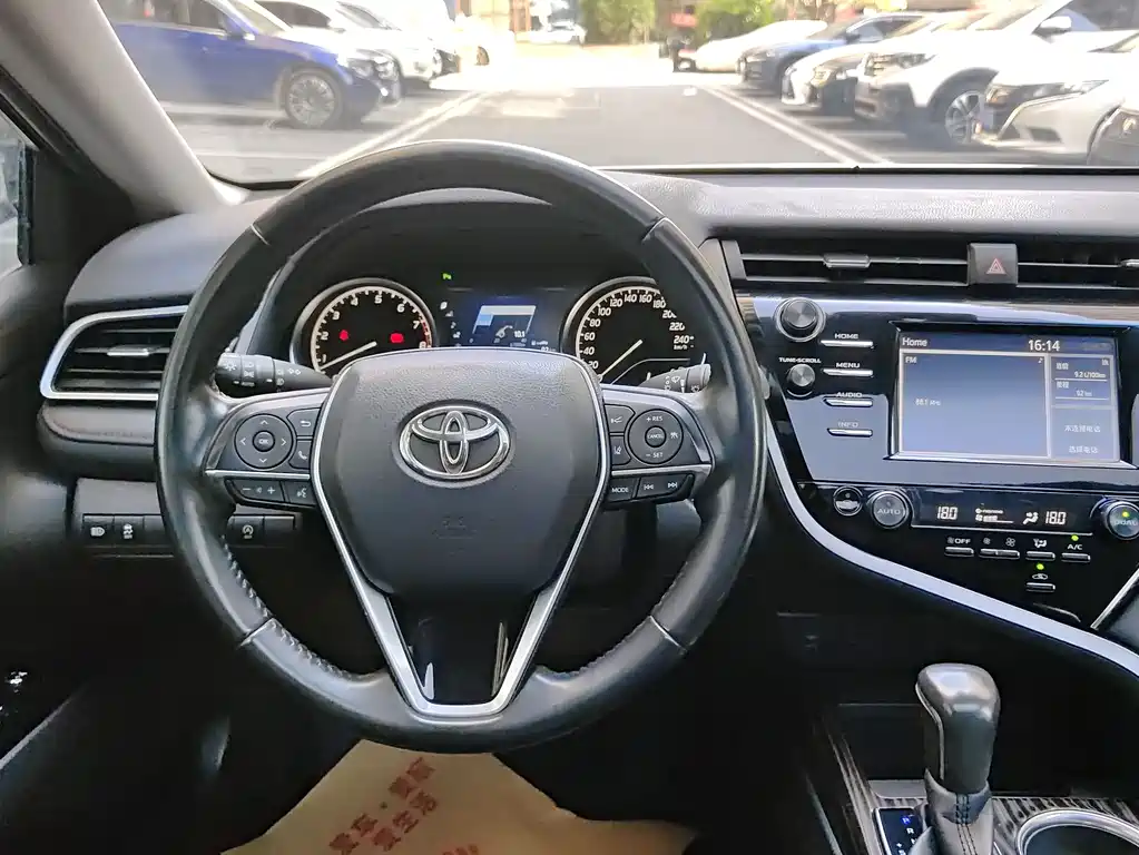 Toyota Camry — миниатюра 10