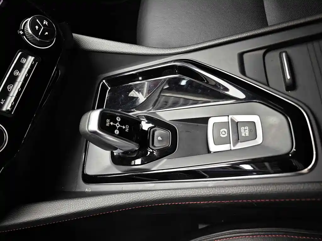 Lynk & Co 02 2019 2.0T AT Pro VI