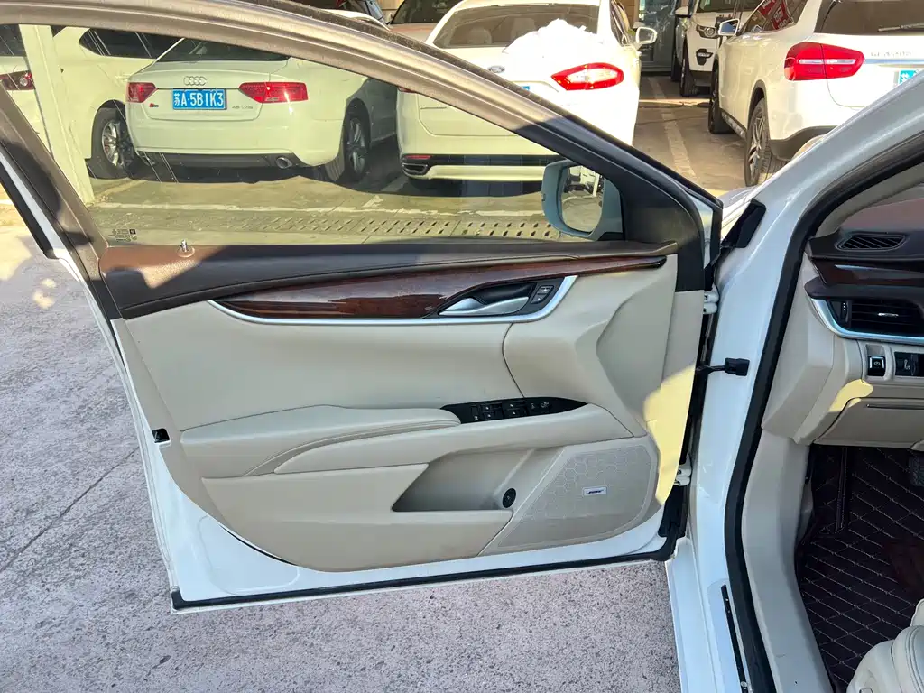 Cadillac XTS — миниатюра 6