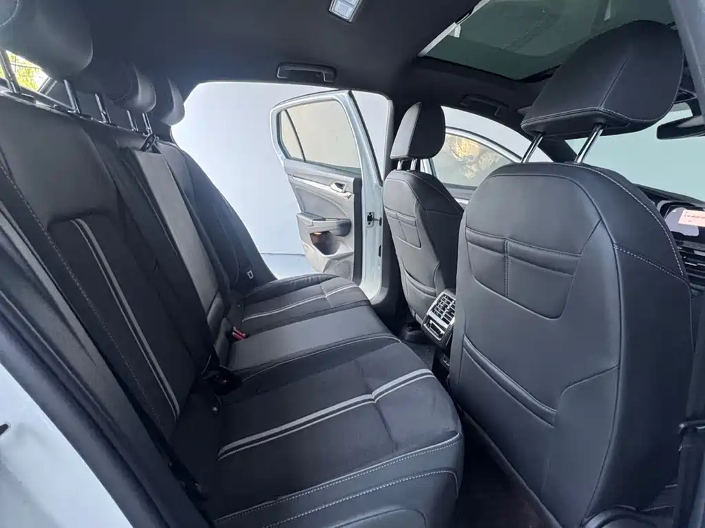 Volkswagen Golf — миниатюра 10