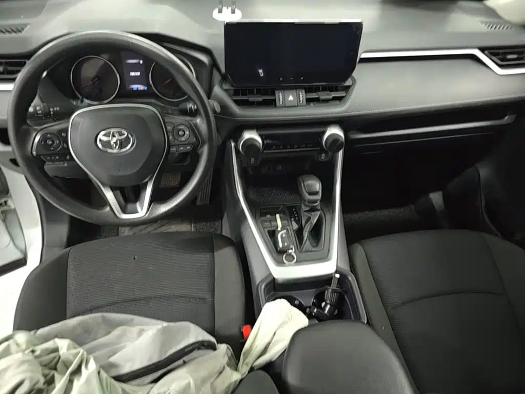 Toyota RAV4 — миниатюра 10