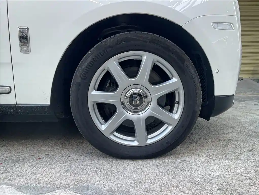 Rolls-Royce Cullinan 2024 мест