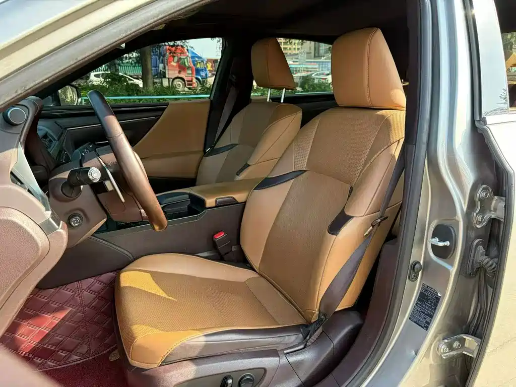 Lexus ES 2021 300h