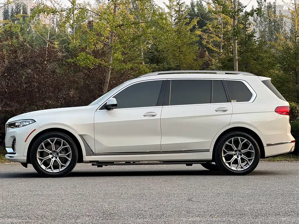 BMW  X7
