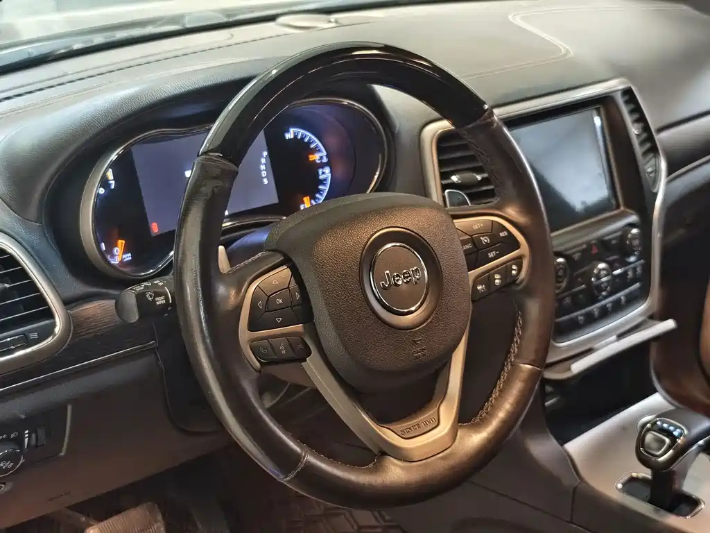 Jeep Grand Cherokee (Import) — миниатюра 5