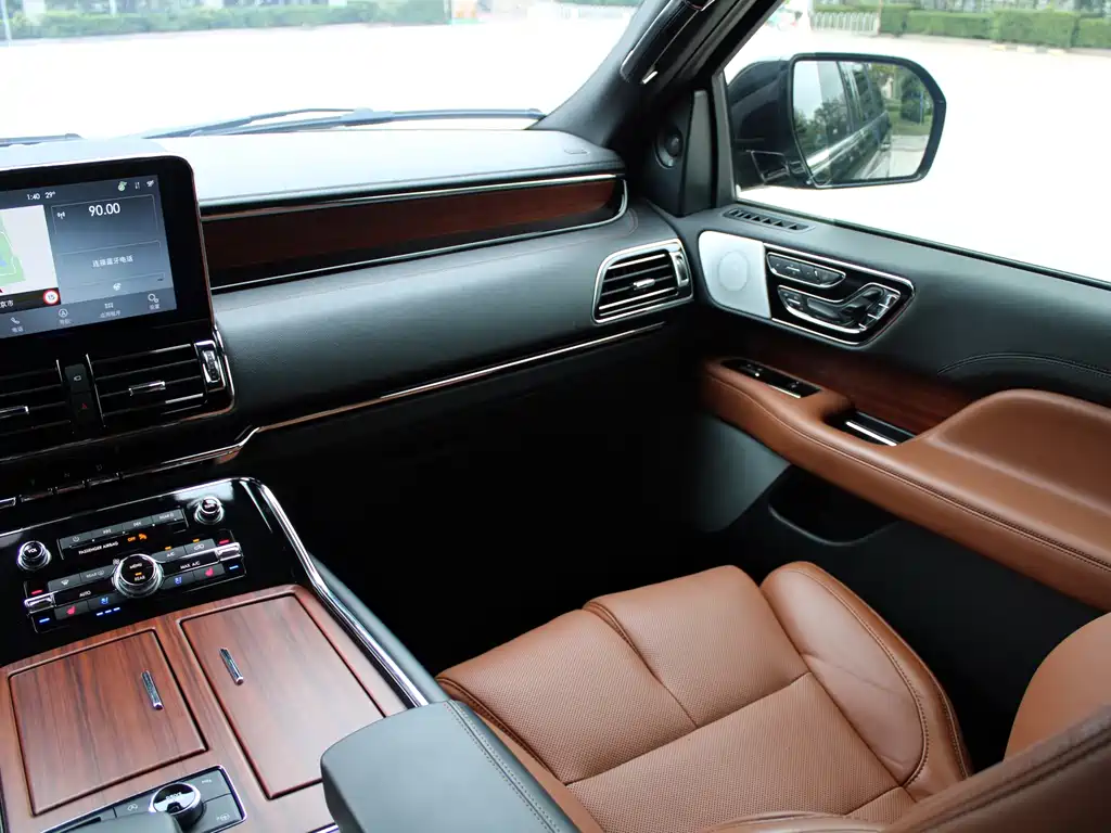Lincoln Navigator — миниатюра 9