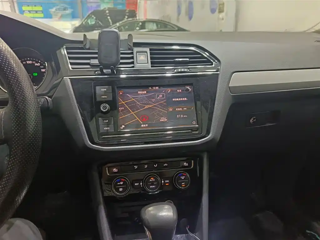 Volkswagen Tiguan L — миниатюра 11
