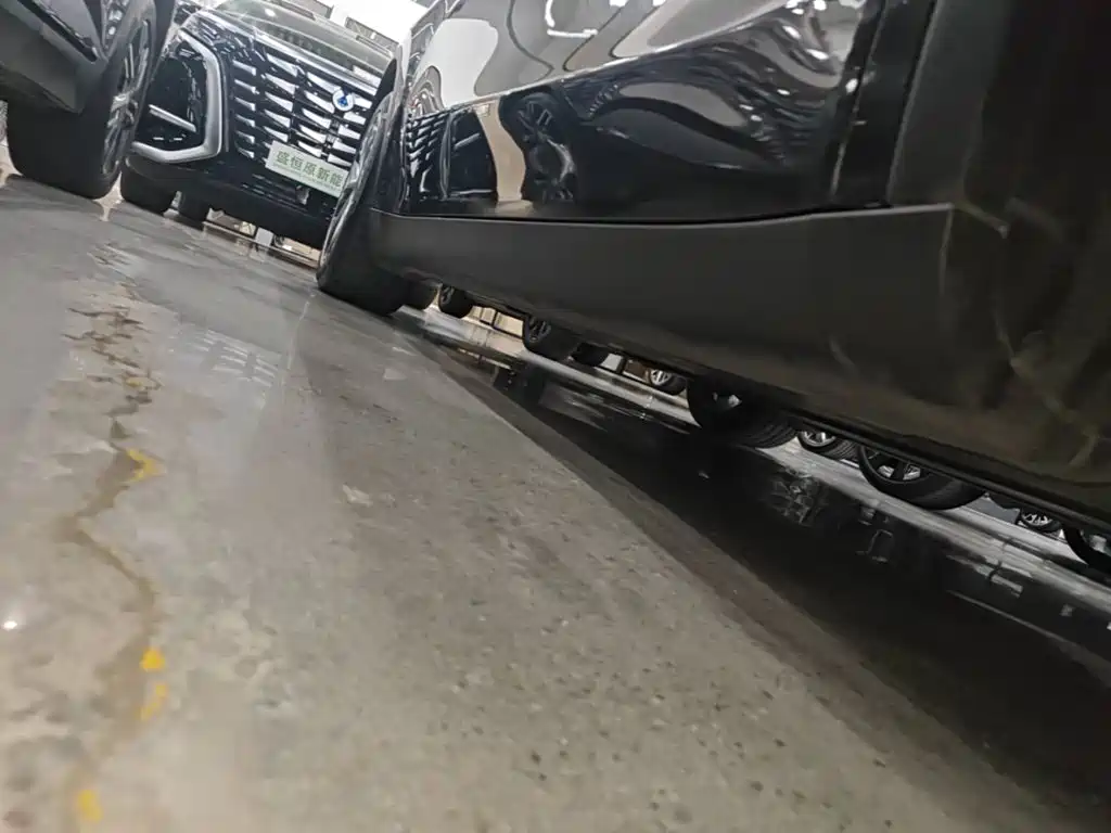 Tesla Model Y — миниатюра 19