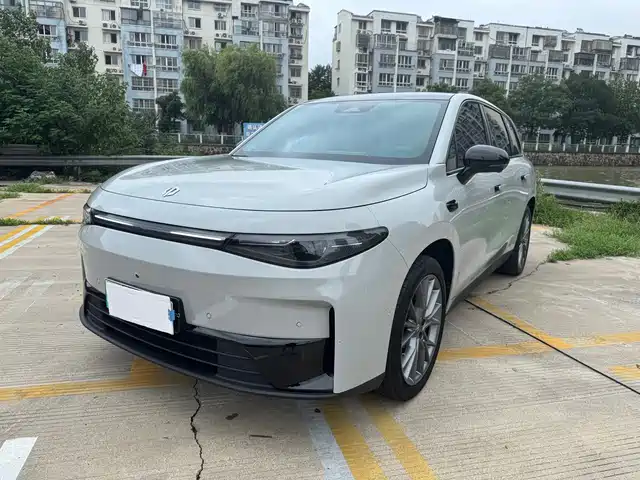 Leapmotor C10