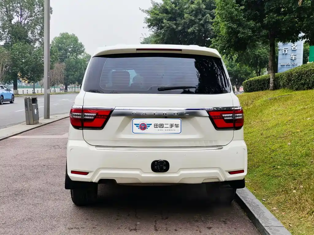 Nissan Patrol — миниатюра 5