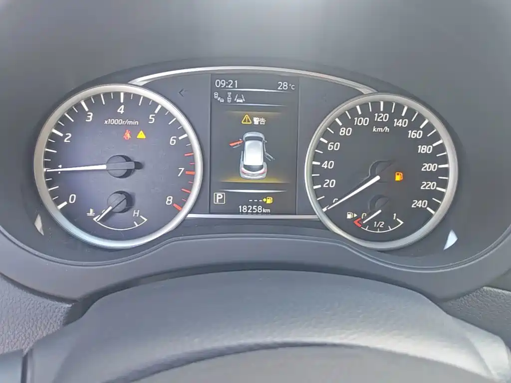 Nissan Tiida — миниатюра 12