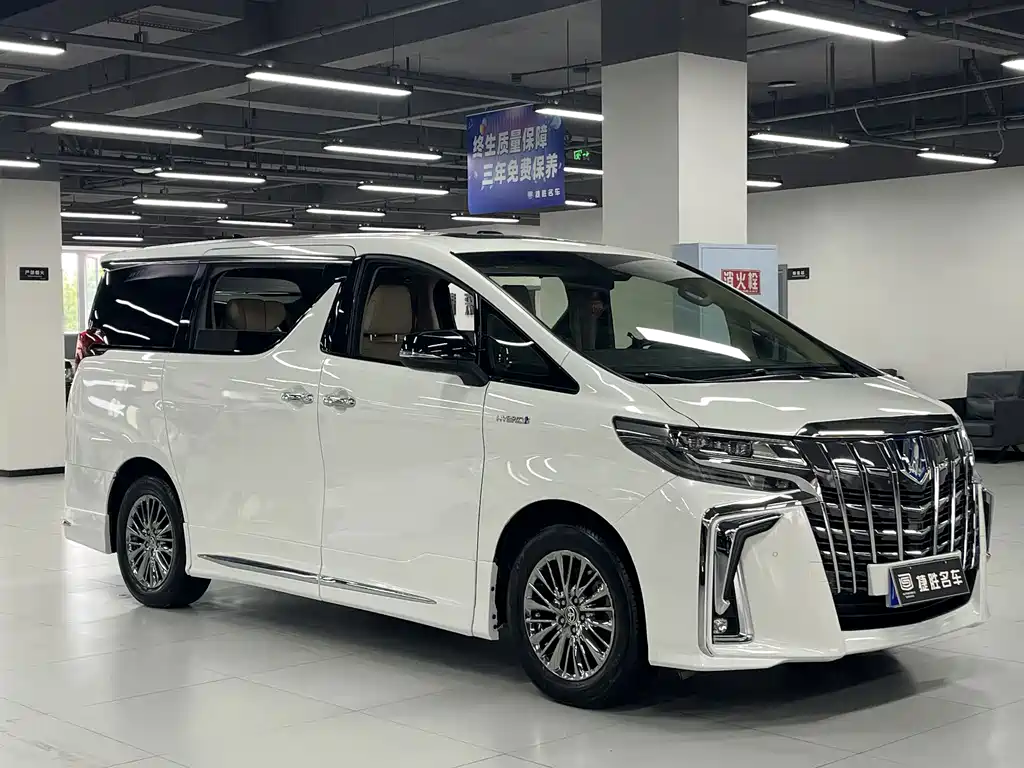 Toyota Alphard — миниатюра 3