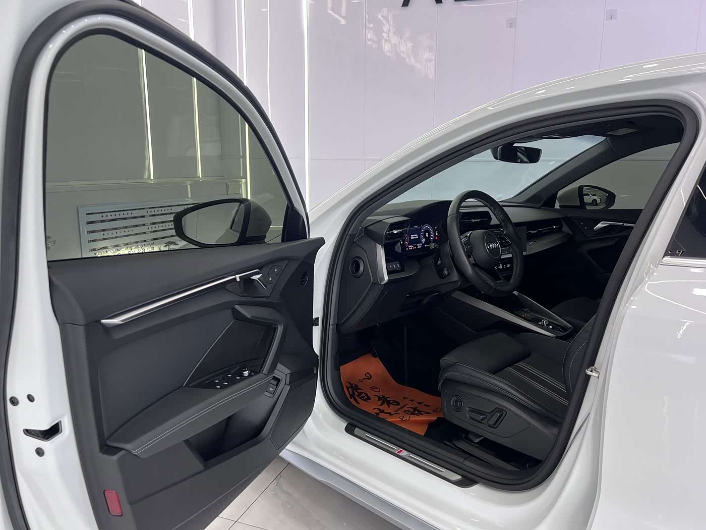 Audi A3 1.4 л 2022 г. Белый, пробег 18000 км