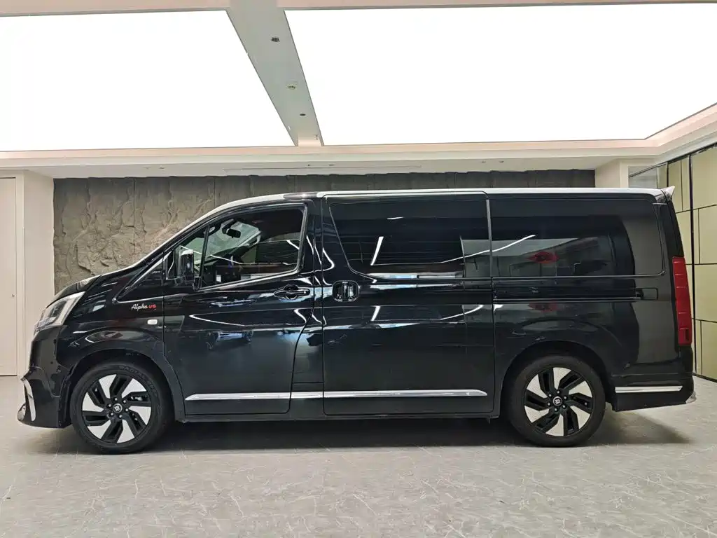 Toyota Hiace — миниатюра 3