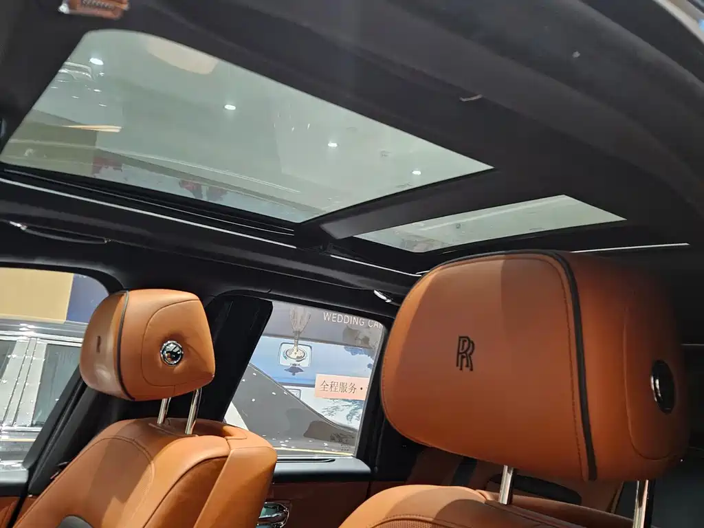 Rolls-Royce Cullinan 2018 мест