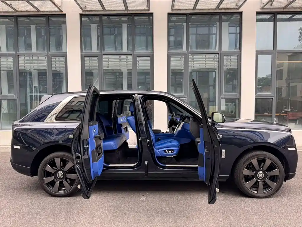 Rolls-Royce Cullinan 2018 мест
