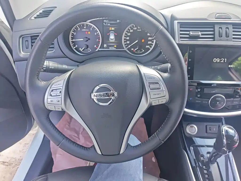 Nissan Tiida — миниатюра 11
