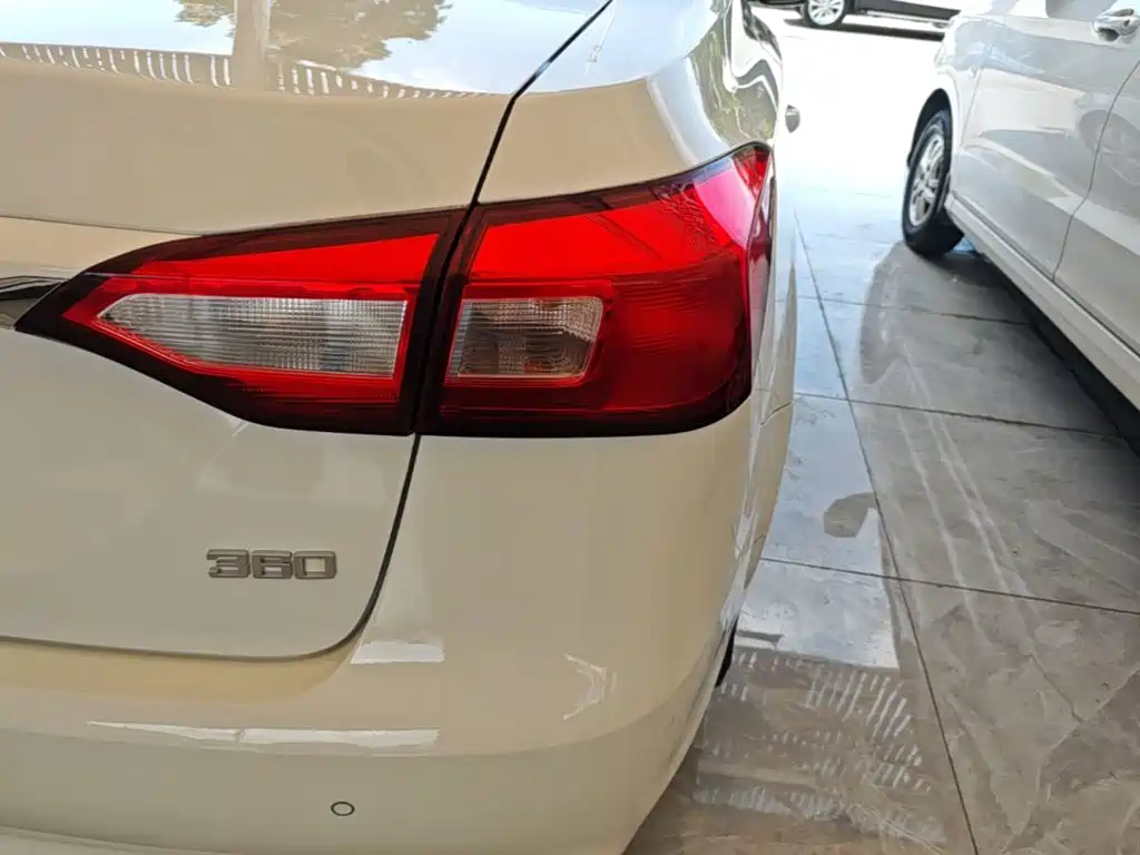 Roewe 360 — миниатюра 8