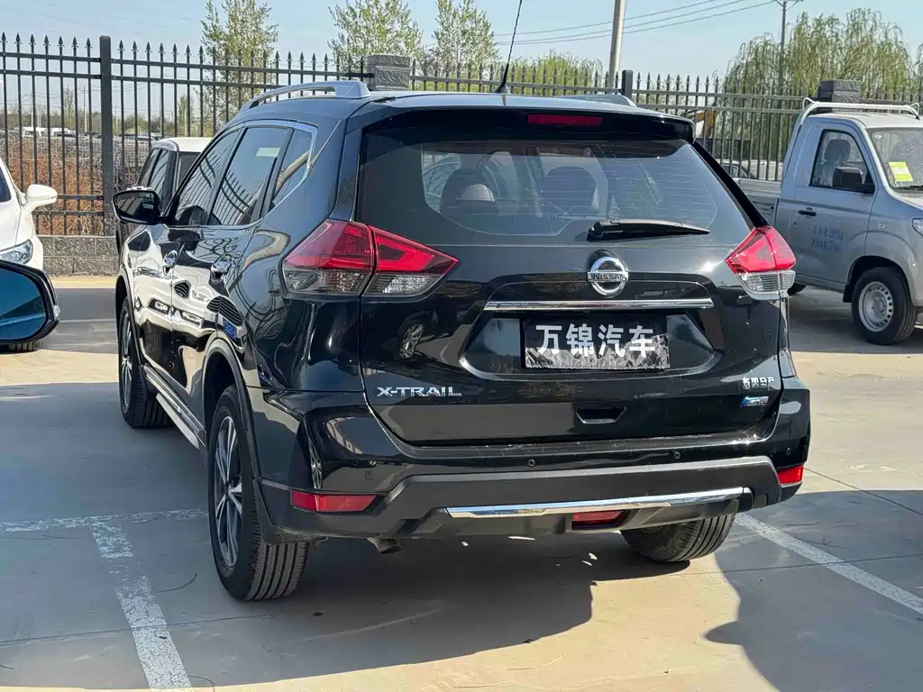 Nissan X-Trail 2017 2.5L CVT Luxury 4WD