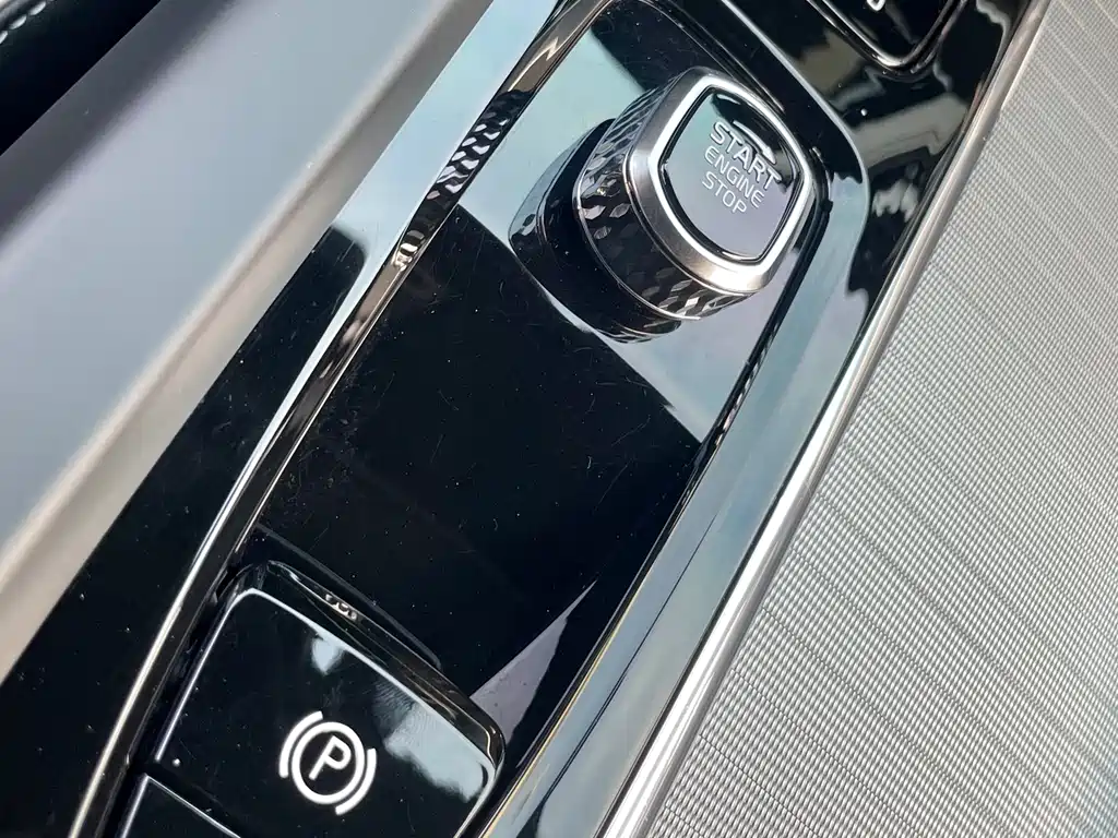 VOLVO XC60 PLUG IN HYBRID