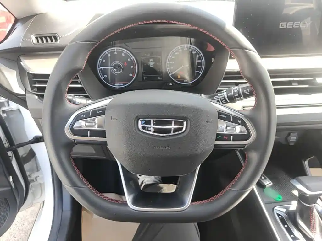 Geely Vision X3 — миниатюра 10