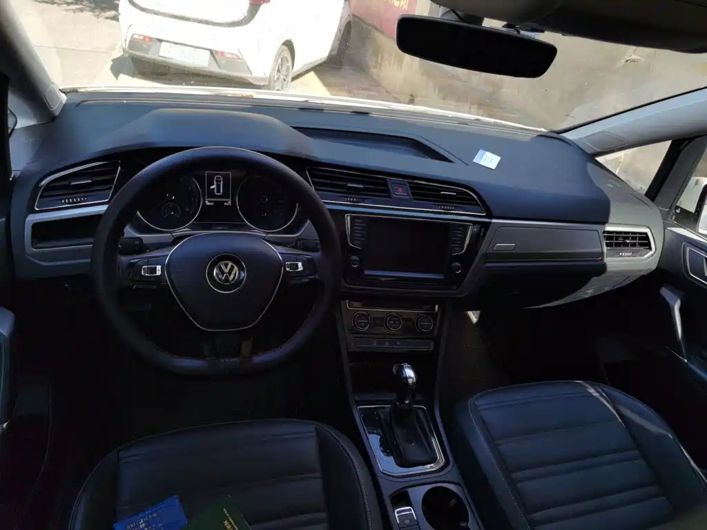 Volkswagen Touran — миниатюра 10