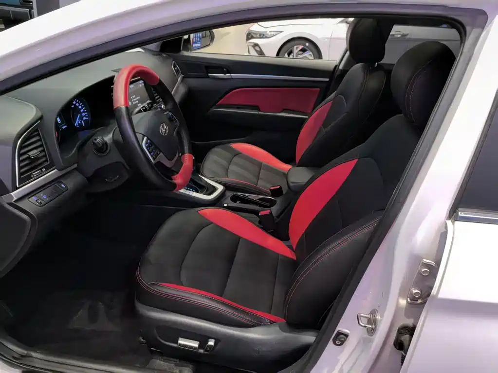 Hyundai Elantra — миниатюра 5