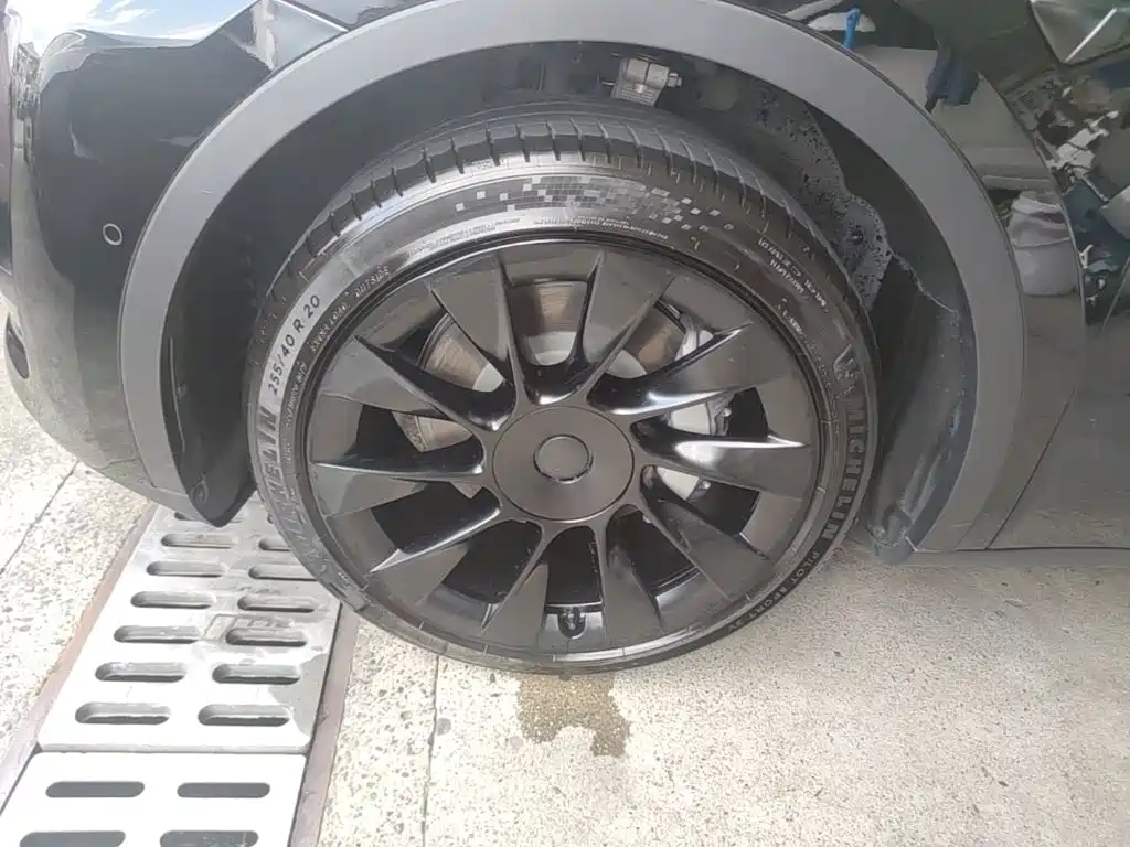 Tesla Model Y — миниатюра 23