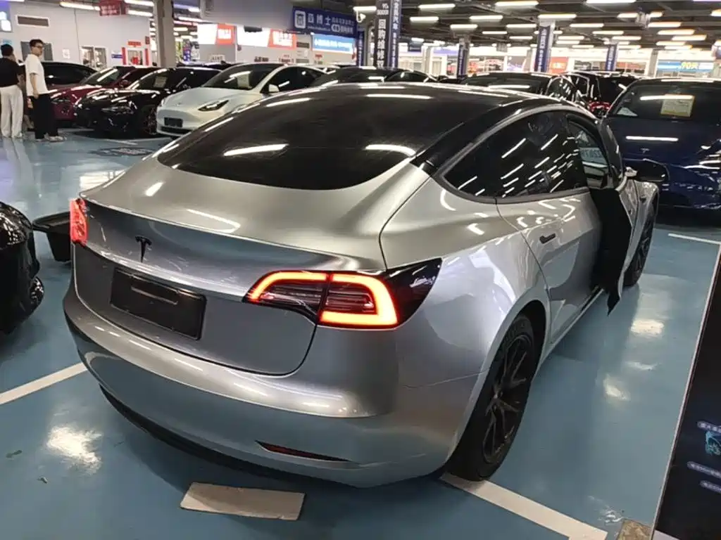 Tesla Model 3 — миниатюра 7