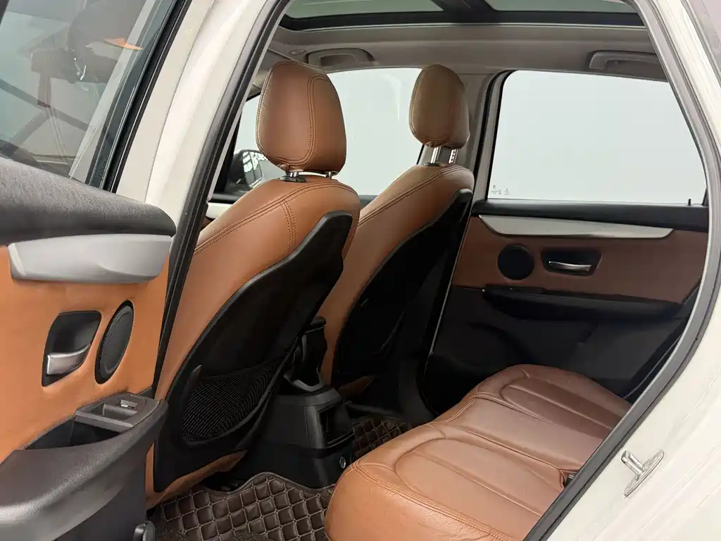BMW 2 Series Active Tourer — миниатюра 6