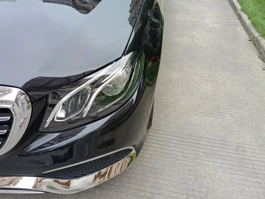 Mercedes-Benz E-Class — миниатюра 5