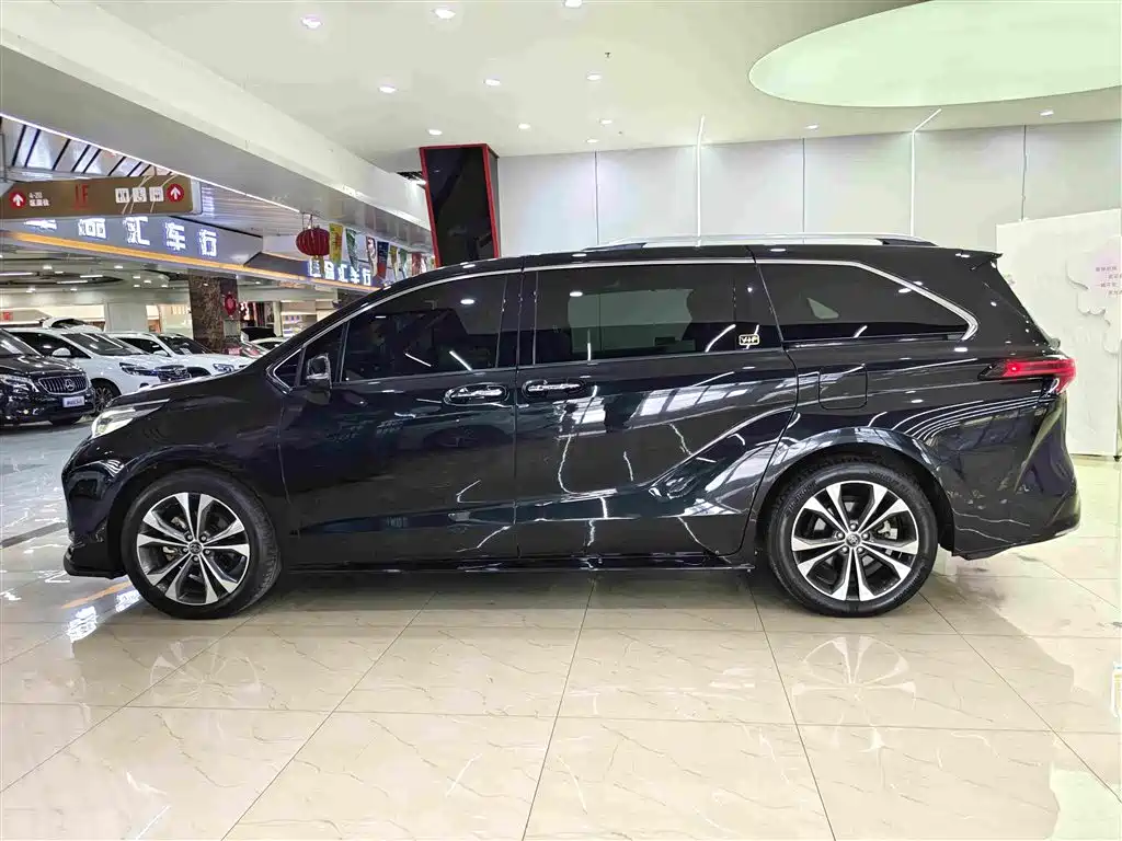 Toyota Granvia — миниатюра 15
