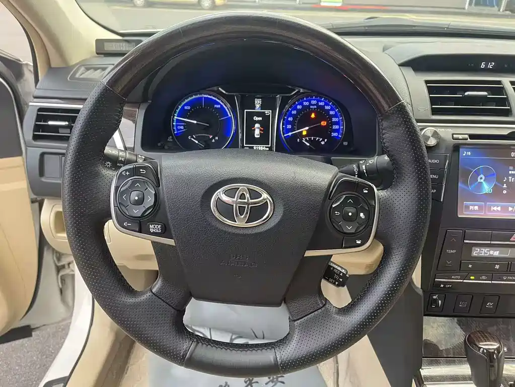 Toyota Camry — миниатюра 16