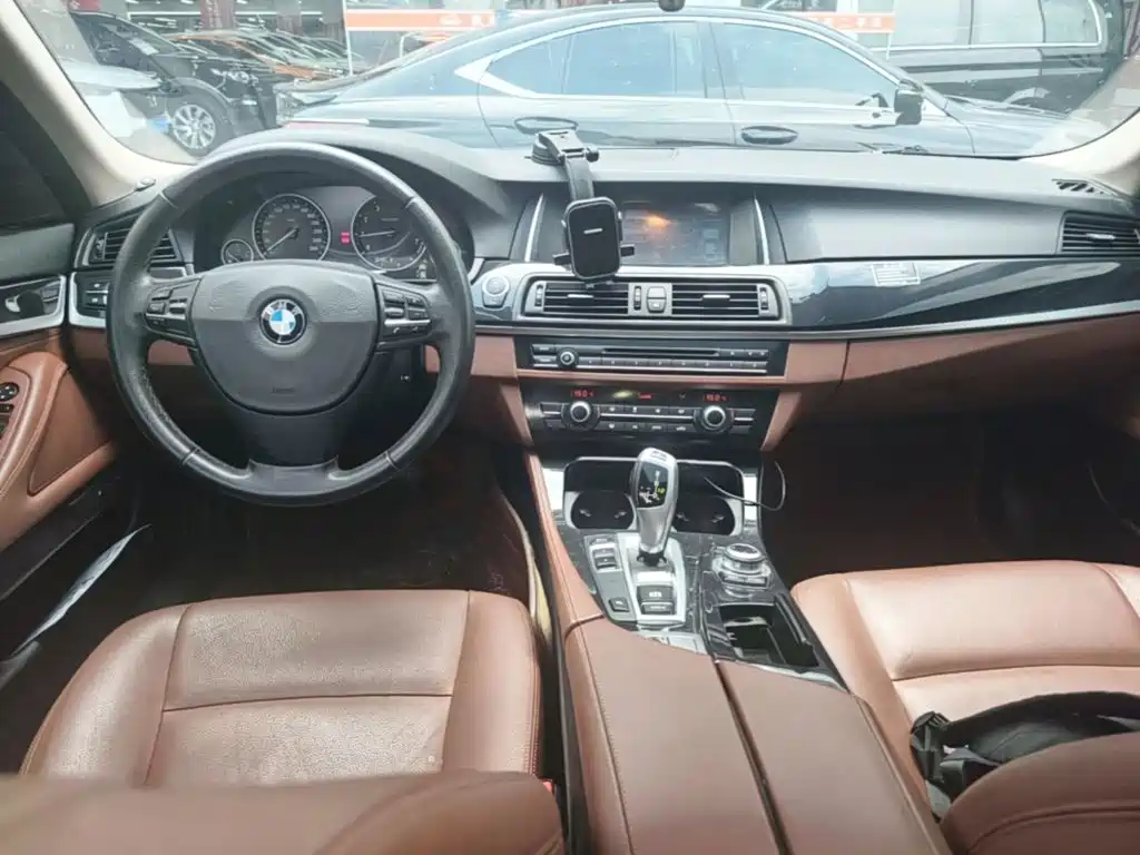BMW 5 Series — миниатюра 14