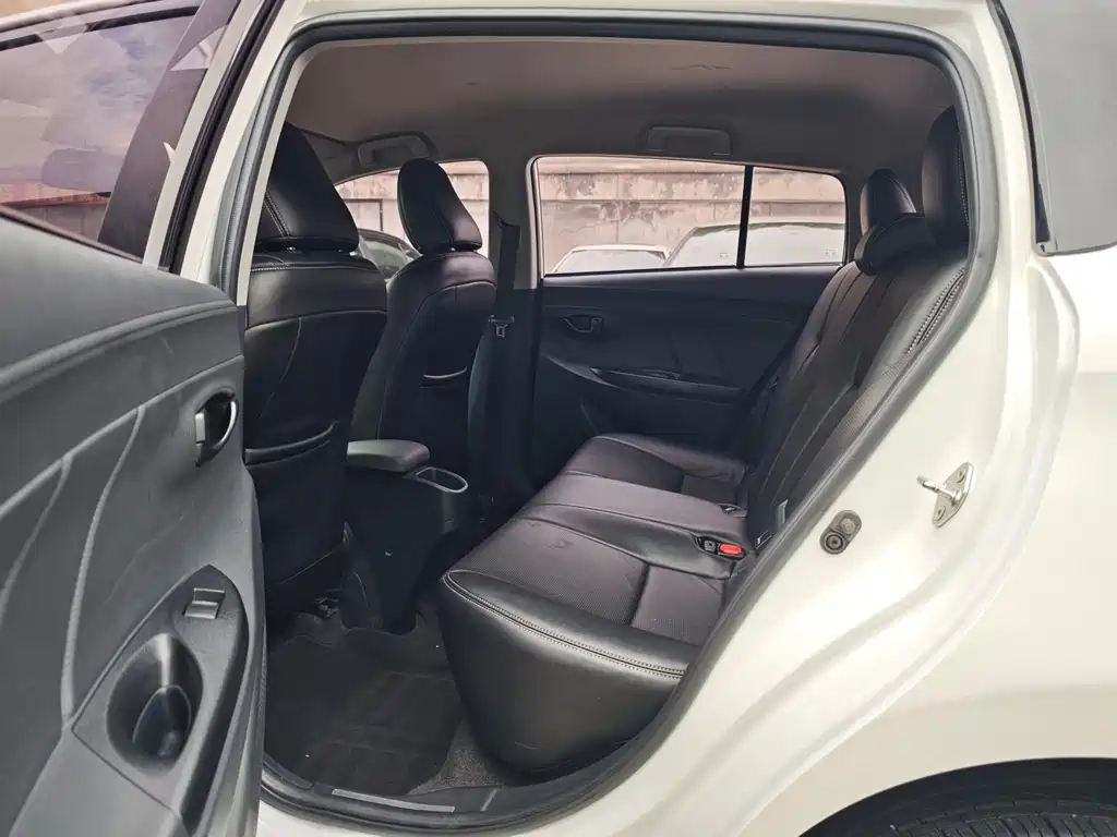 Toyota Yaris L — миниатюра 7