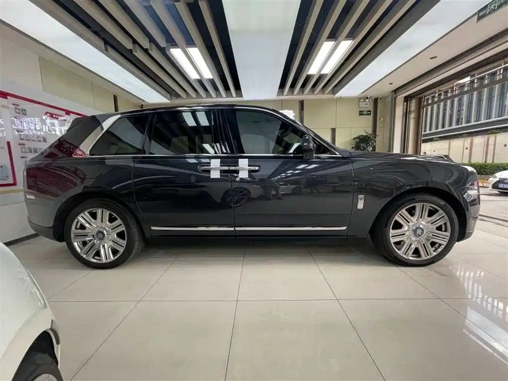 Rolls-Royce Cullinan 2018 мест