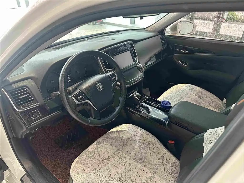 Toyota Crown — миниатюра 9